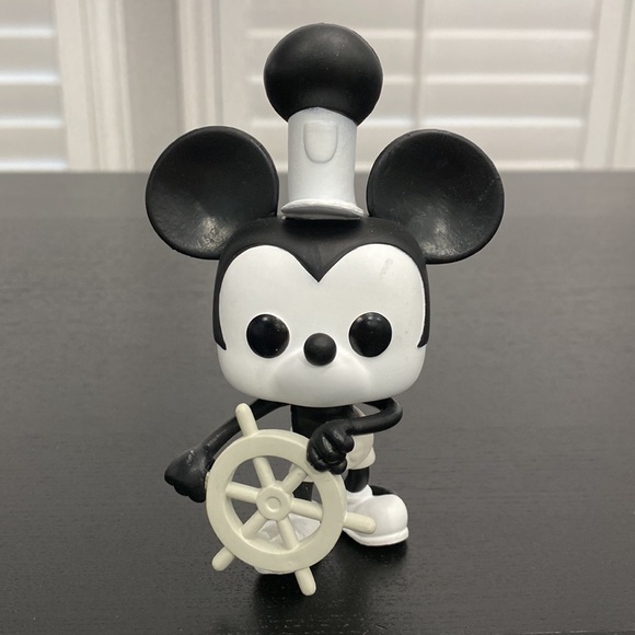 Funko Pop! Mickey Mouse 90th Birthday Disney’s Steamboat Willie #425 - Picture 3 of 11